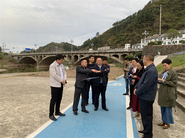 10月25日，縣委書記汪凱調(diào)研豐樂河濱江公園項(xiàng)目.jpg